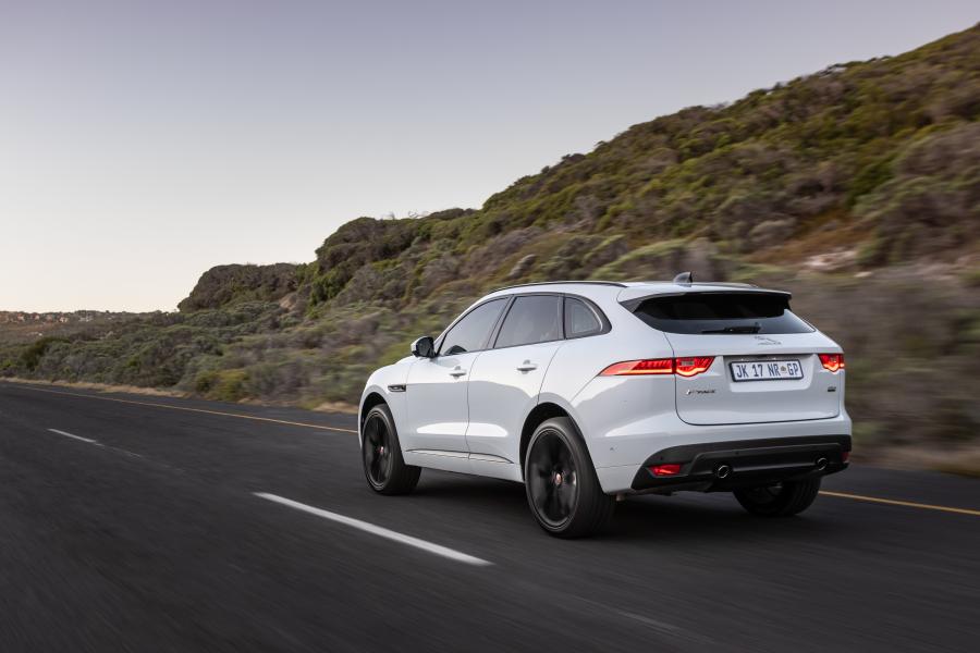  Jaguar F-Pace 25d AWD Chequered Flag 2020 года  (ZA) (фото 17 из 37)